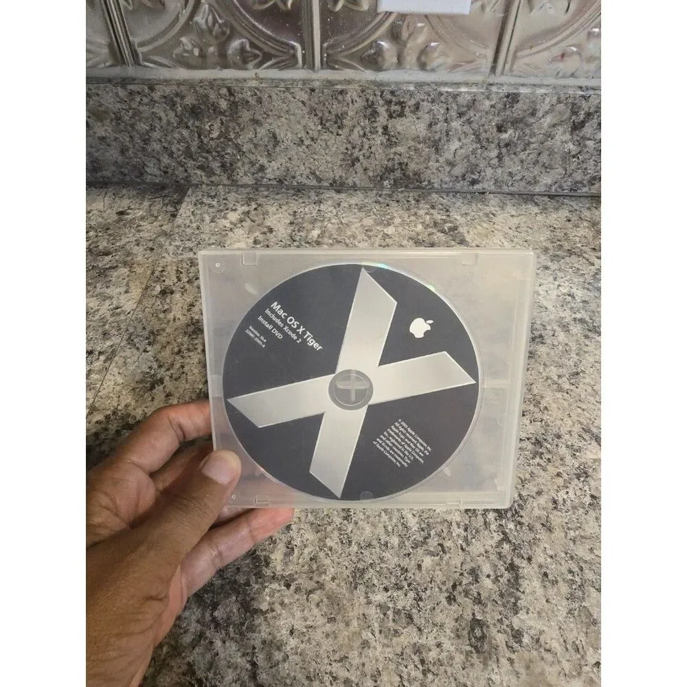 Apple Mac OS X 10.4 Tiger Install DVD 2005 Retail Black Disc Xcode 2